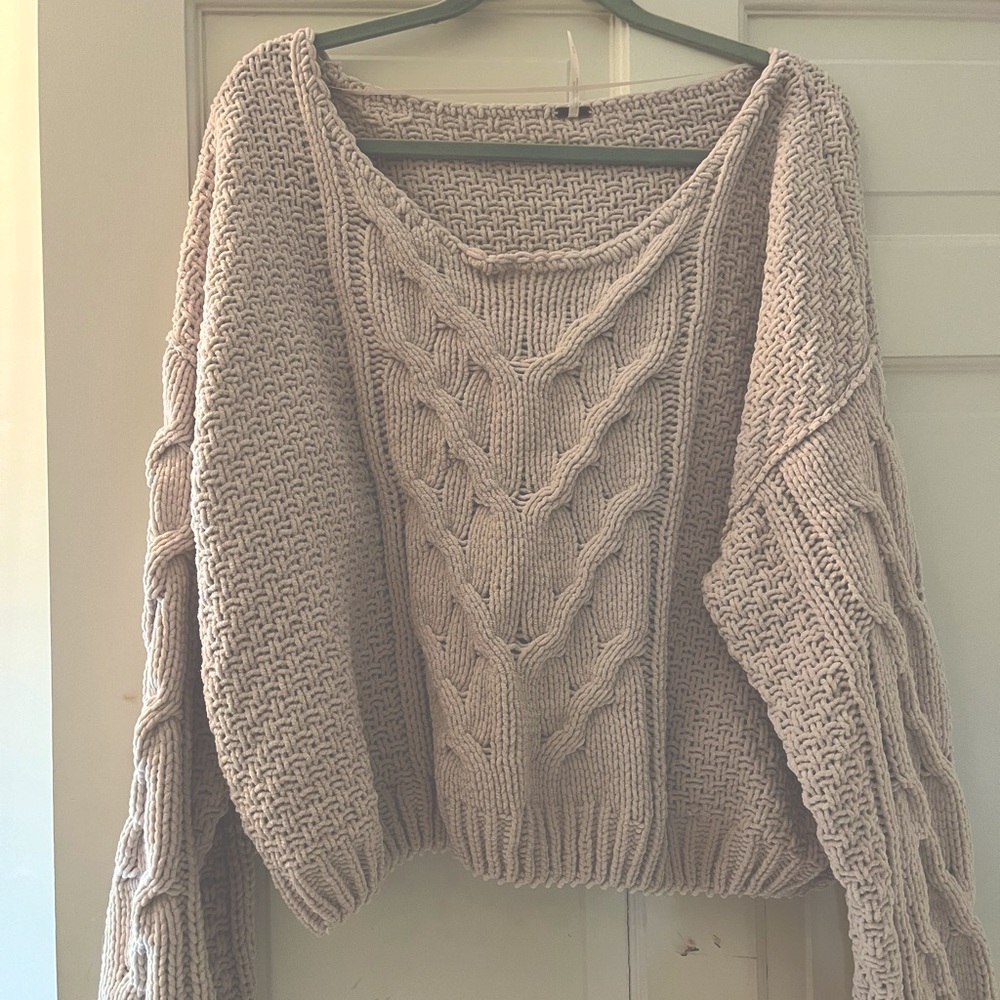 Free people sweater. Size medium. Great condition